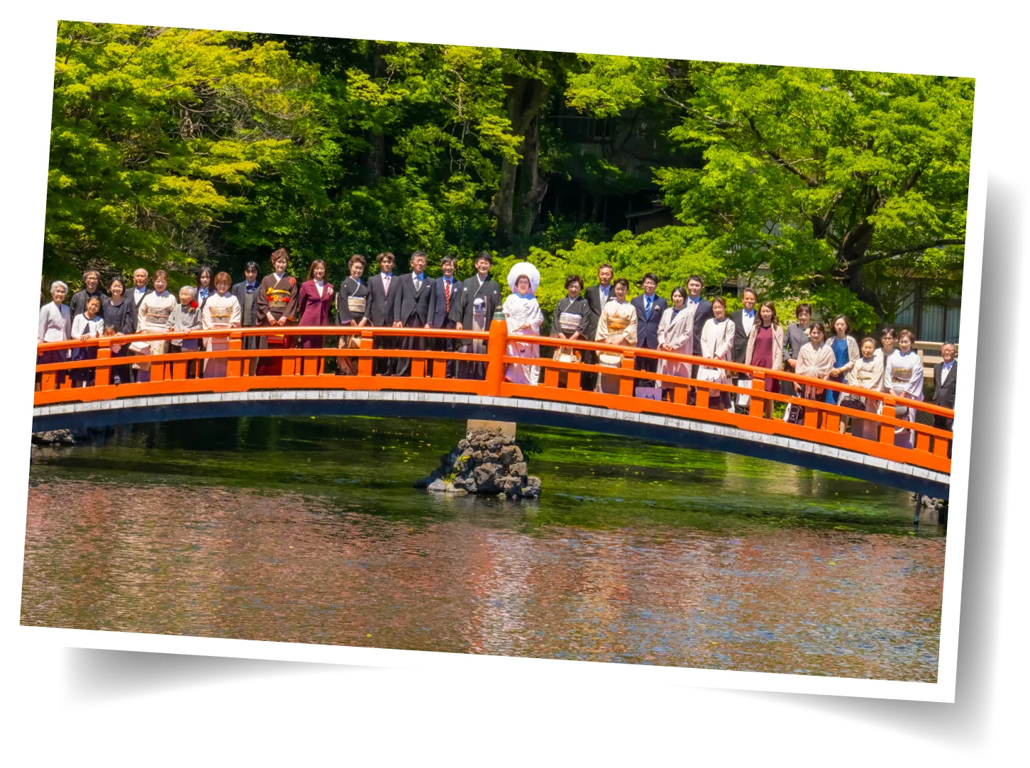 橋の上での集合写真